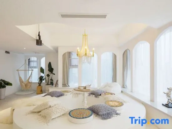 Suite with city view