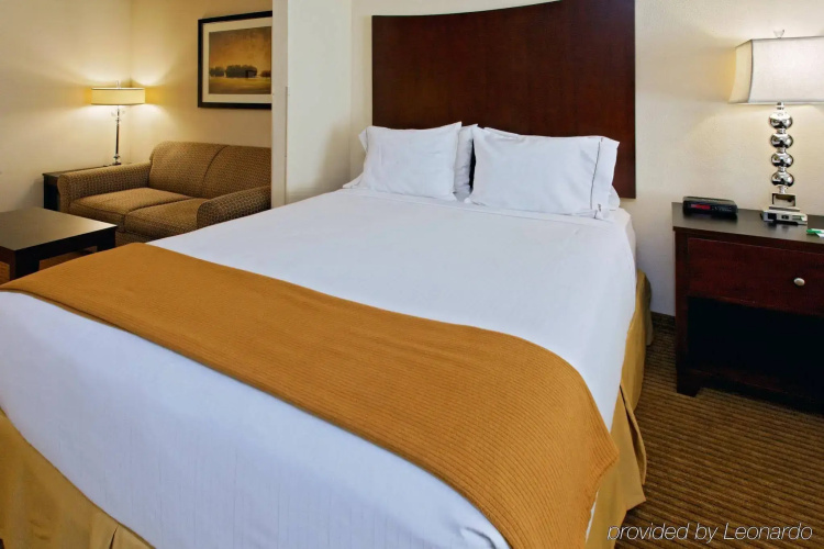 Holiday Inn Express Hotel & Suites Cleburne by IHG
