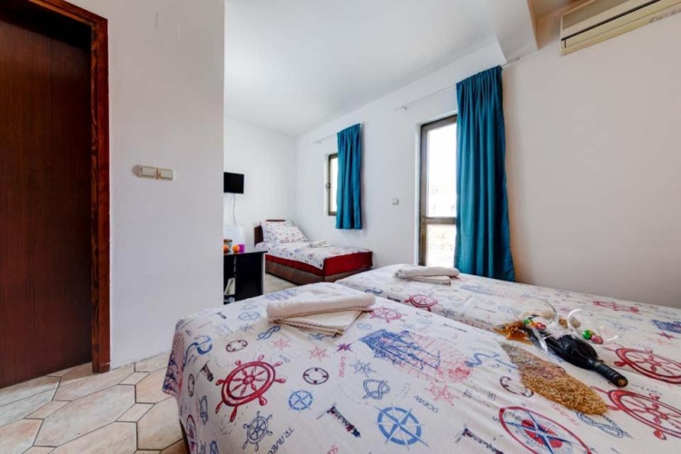 Standard Triple room with balcony