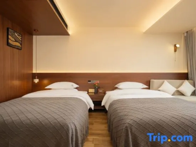 Standard Twin room with balcony