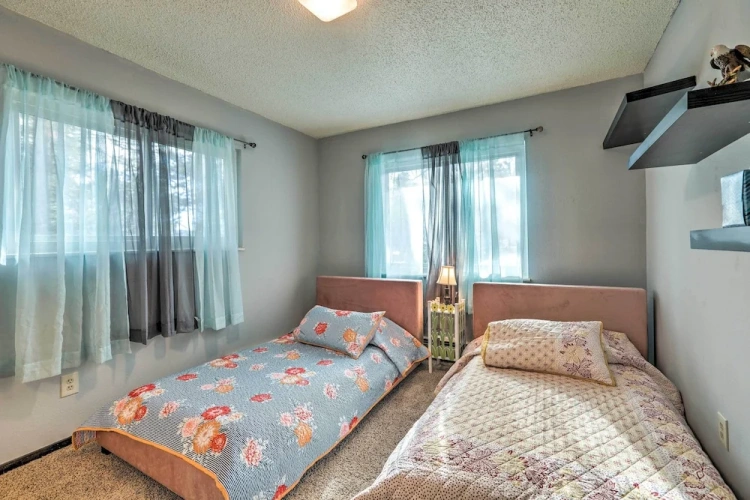 4 Bedrooms Cottage
