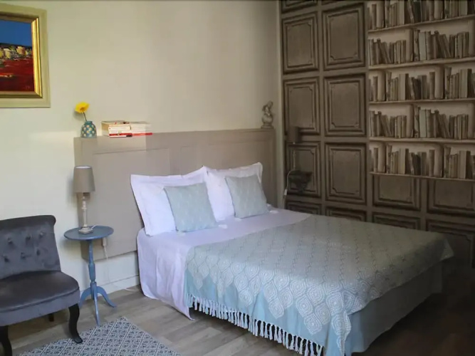 Une Chambre en Ville