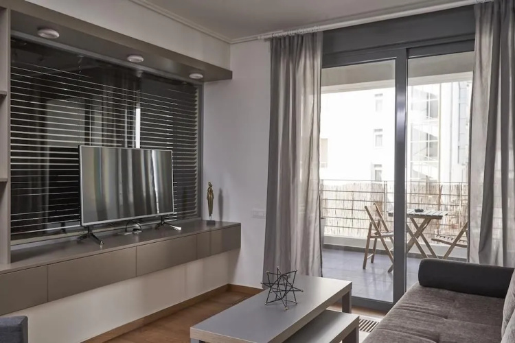 Contemporary Comfy Apt