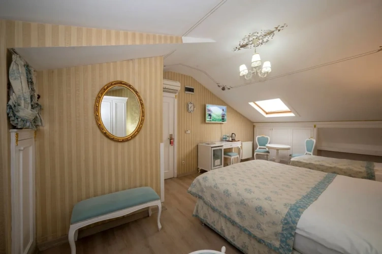 Standard Quadruple Family room
