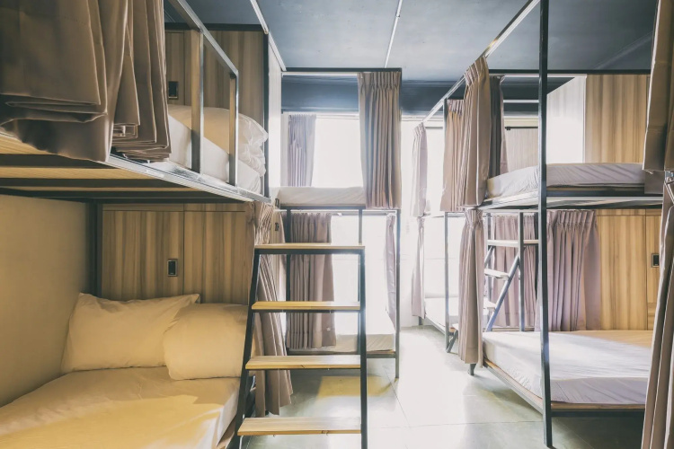 Corner Hostel & Cafe