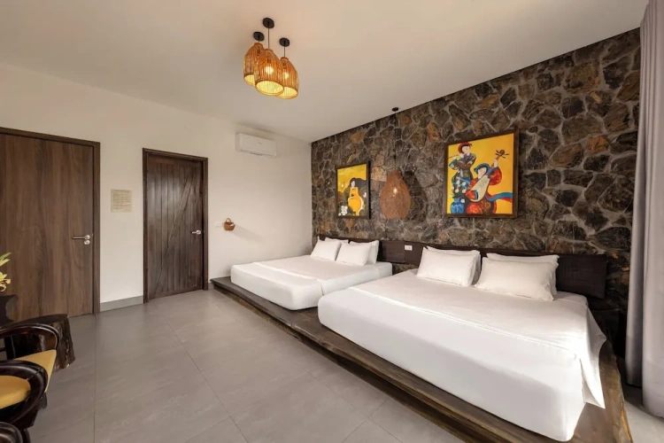 Deluxe Quadruple room with balcony and with river view