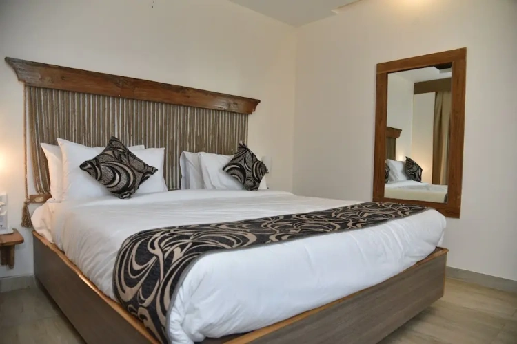 Deluxe Double room with city view