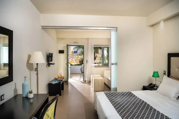 Comfort Double Basement room with balcony