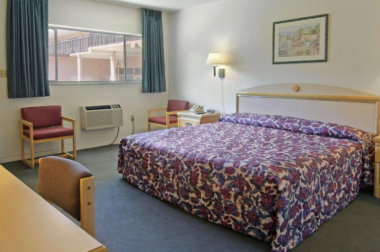Days Inn by Wyndham Gainesville University