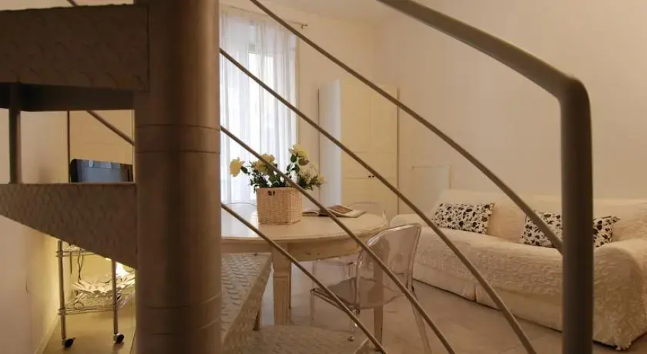 Domenichino Halldis Apartment