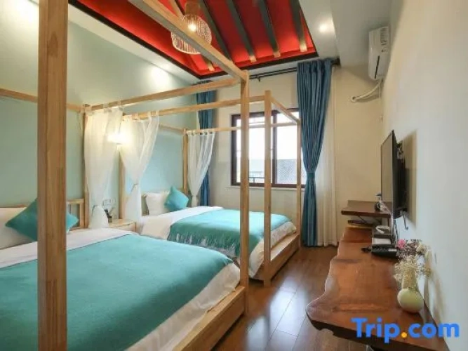 Standard Twin room with mountain view