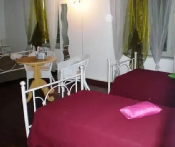 Abelia Holiday House