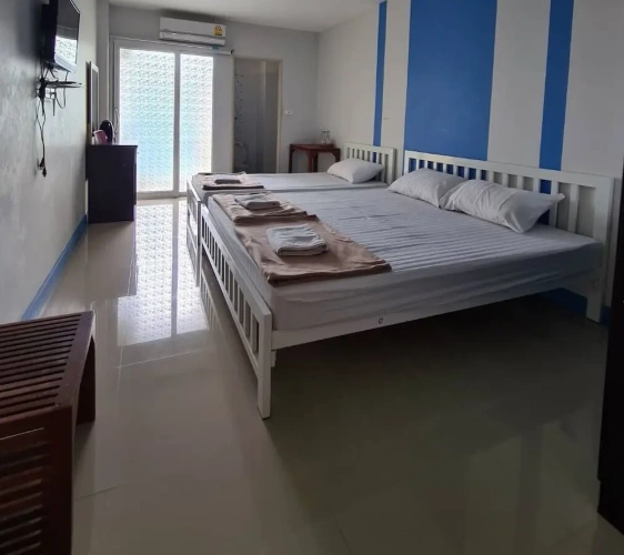 Standard Triple room
