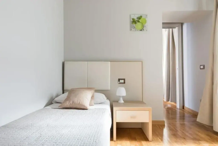 4 Bedrooms Apartment