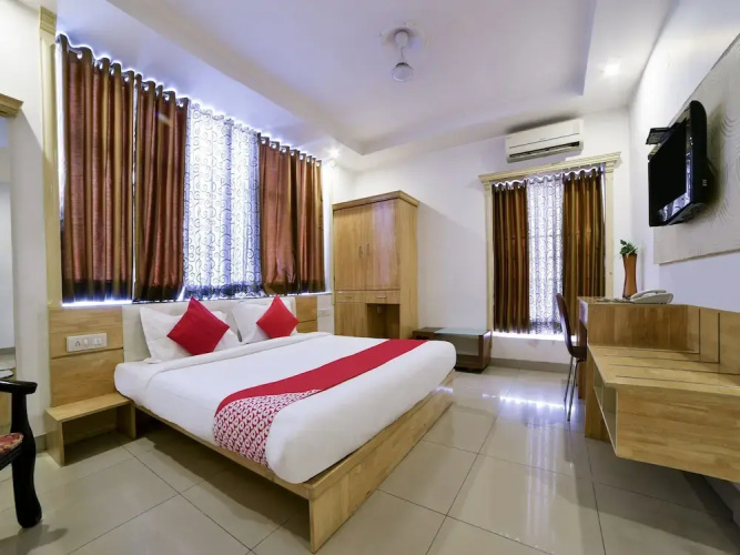 OYO 16894 Aditya Residency