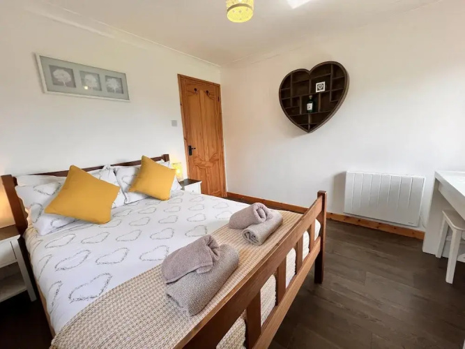 Detached 3 Bed Cottage, Mountain Views- Pets, Wifi