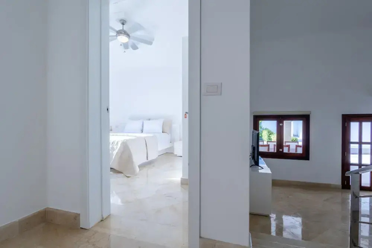 Beachfront 7BR Villa with Pool & Maid