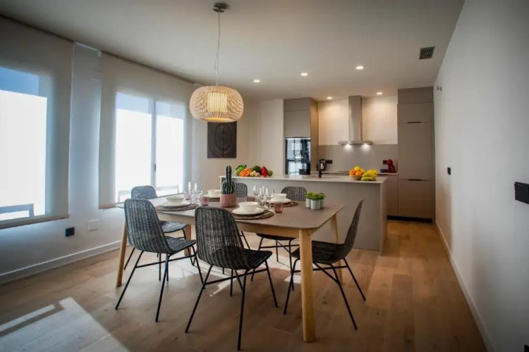 3 Bedrooms Apartment