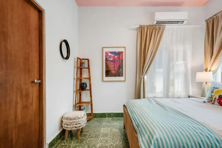 Chic Apartment Pool Parking in Central Condado