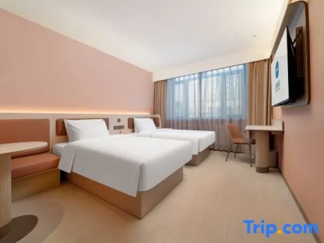 Standard Double room with street view