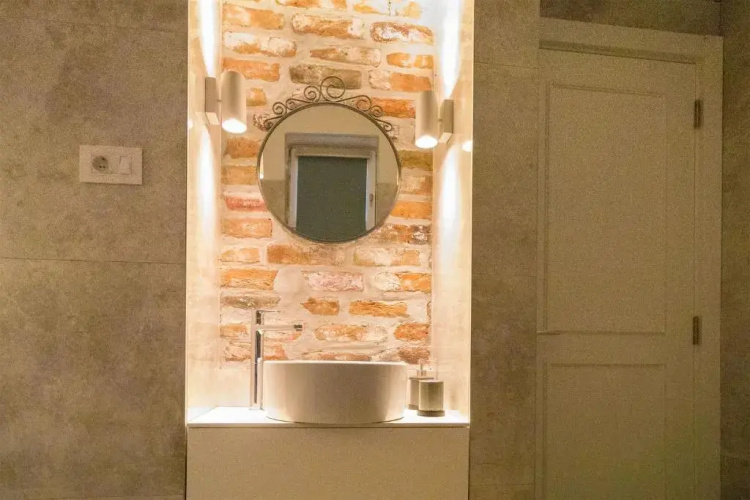 Twin Center Apartments