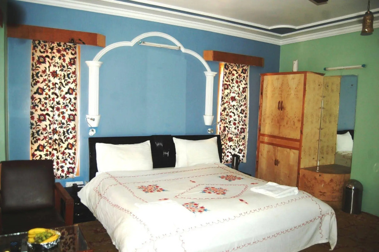 Hotel Paradise Inn