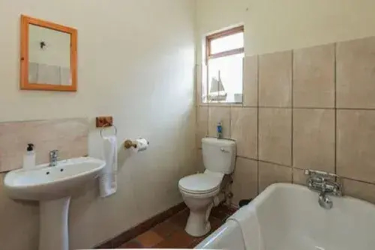 Whale Coast Lodge