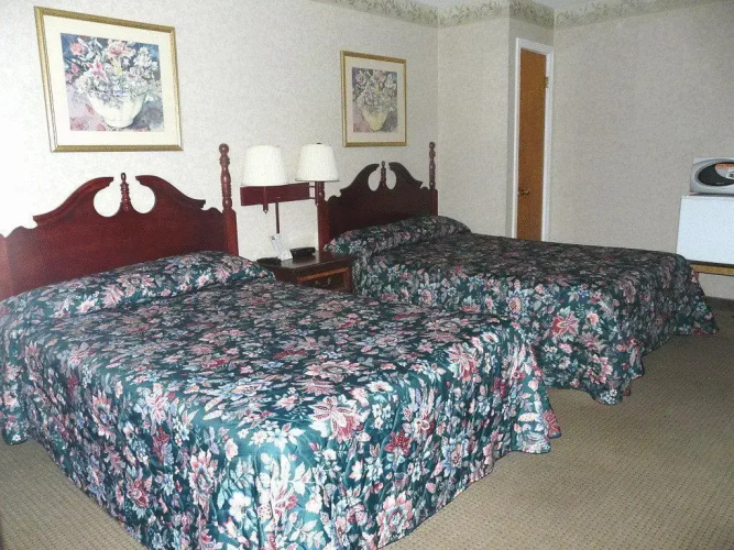 Knights Inn Lenox