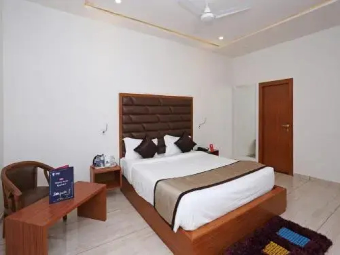 Hotel Paras Royale
