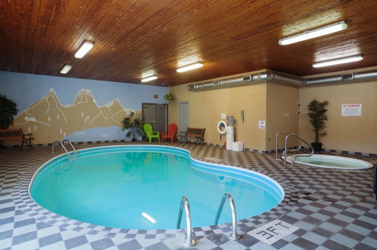 Canadas Best Value Inn & Suites photo 12
