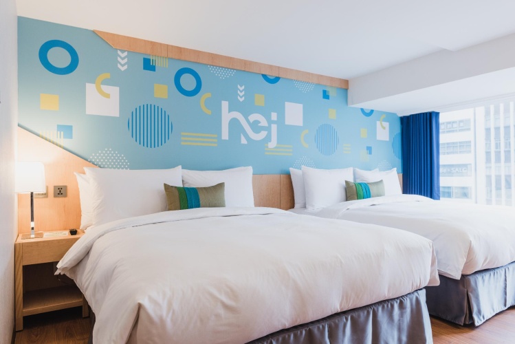 Deluxe Triple room with city view