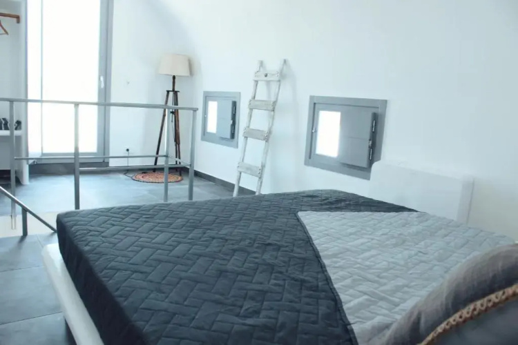 Aeron suites