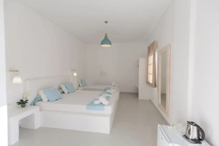 Standard Triple room with balcony