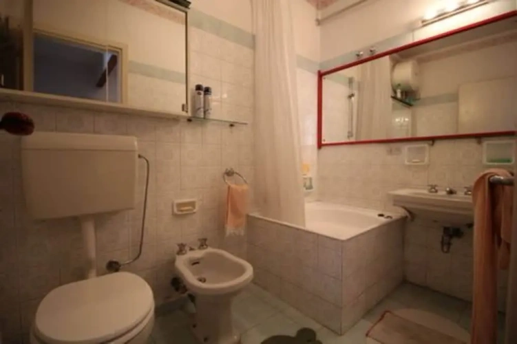 4 Bedrooms Apartment