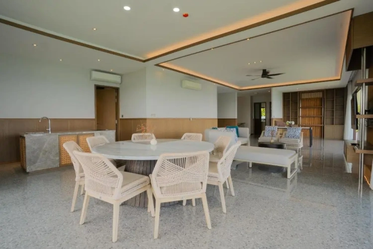 4 Bedrooms Villa