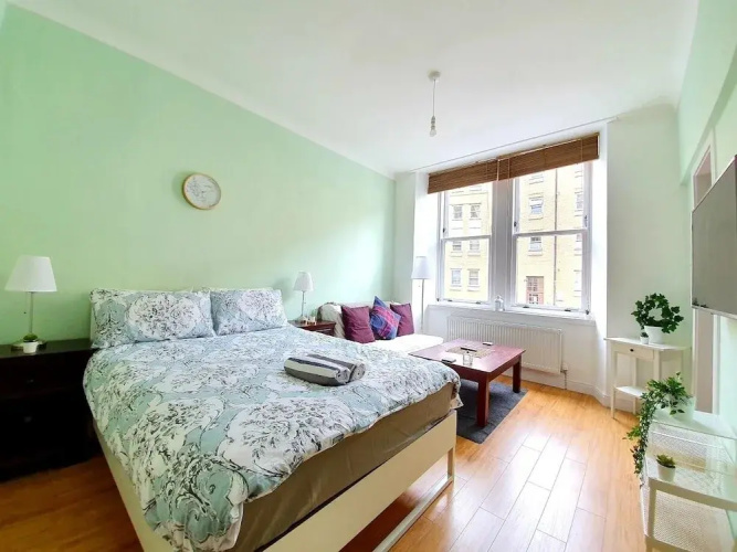 Bright Cosy Flat Close by Tourist Spots