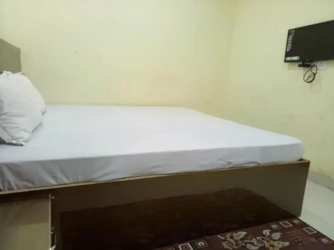 Goroomgo swastik Guest House Varanasi