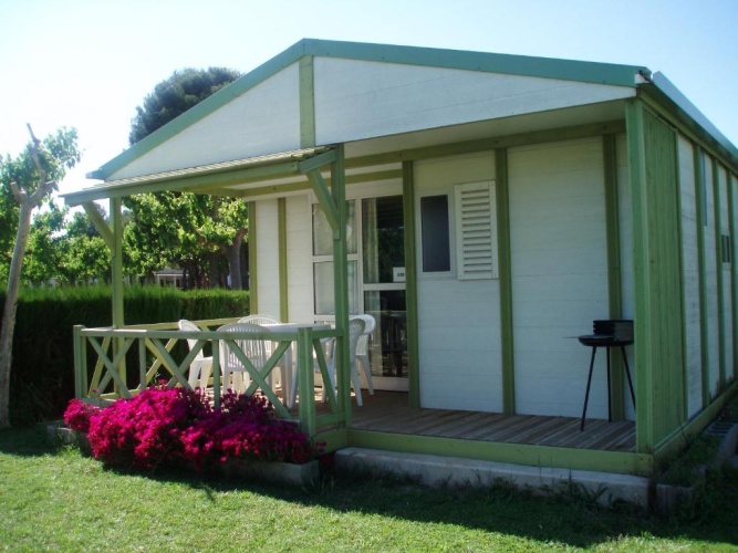 2 Bedrooms Bungalow