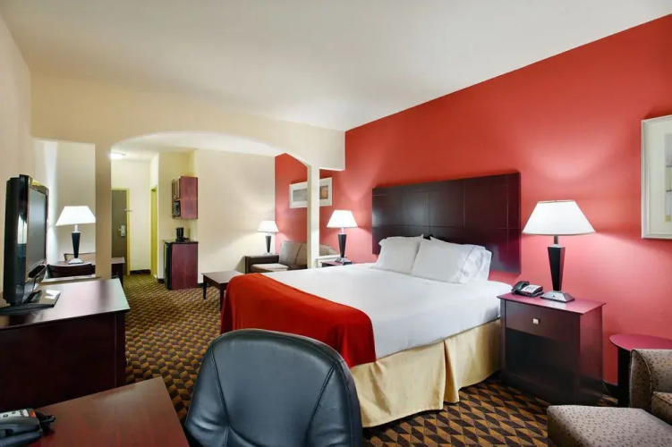 Holiday Inn Express & Suites Malvern, An Ihg