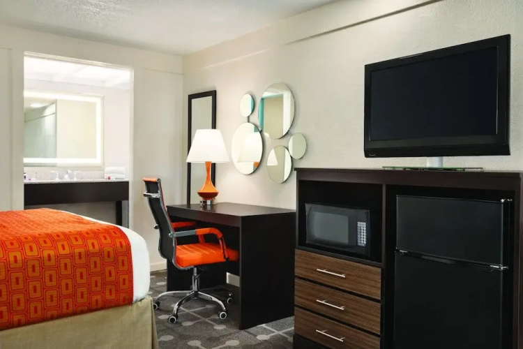 Dover Inn & Suites