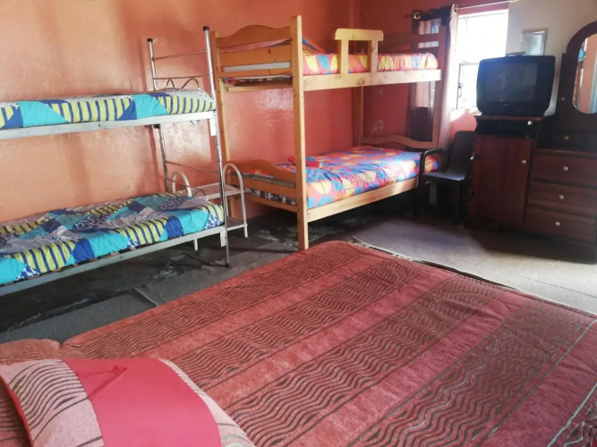 Montano Camping  Hostel