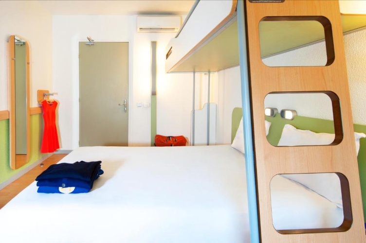 Standard Triple room