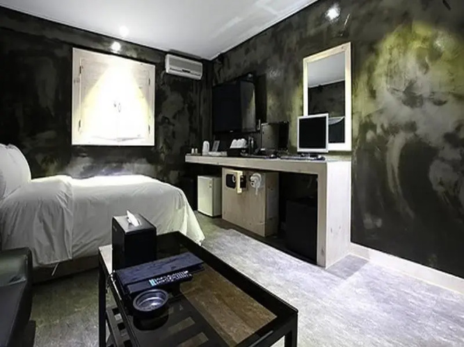 One Night and Two Days Hotel