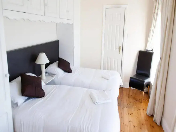 Harleys Guest House