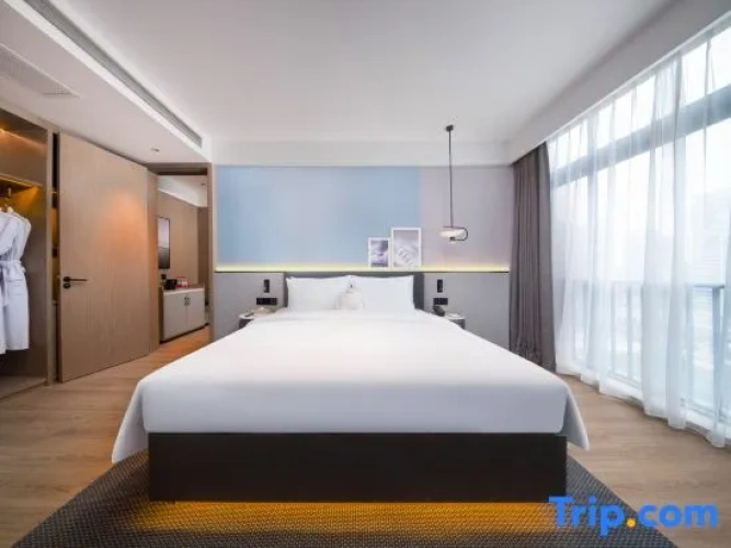 Deluxe Triple Suite with city view