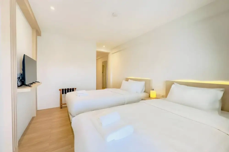 Standard Twin room with balcony