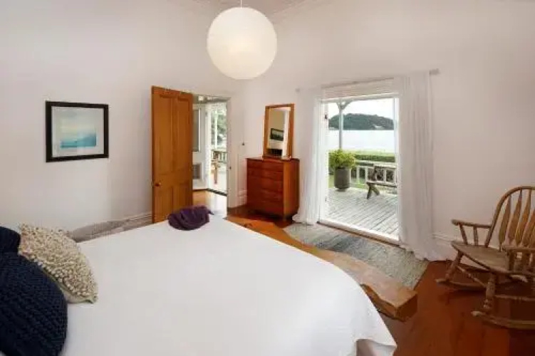 Oakura Bay Villa