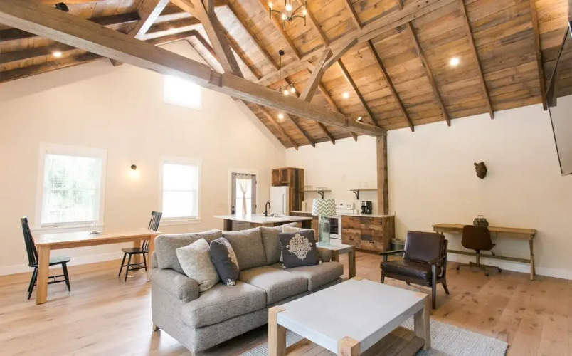 Pine Cove Lodging