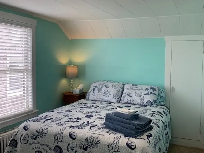 Rustic Rooftop Delight - Bay Front 2 Bedroom Apts by RedAwning