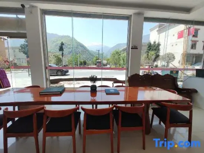 Luxury View Hotel
